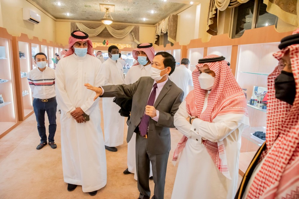 Vietnamese Embassy in Saudi Arabia opens export product introduction showroom